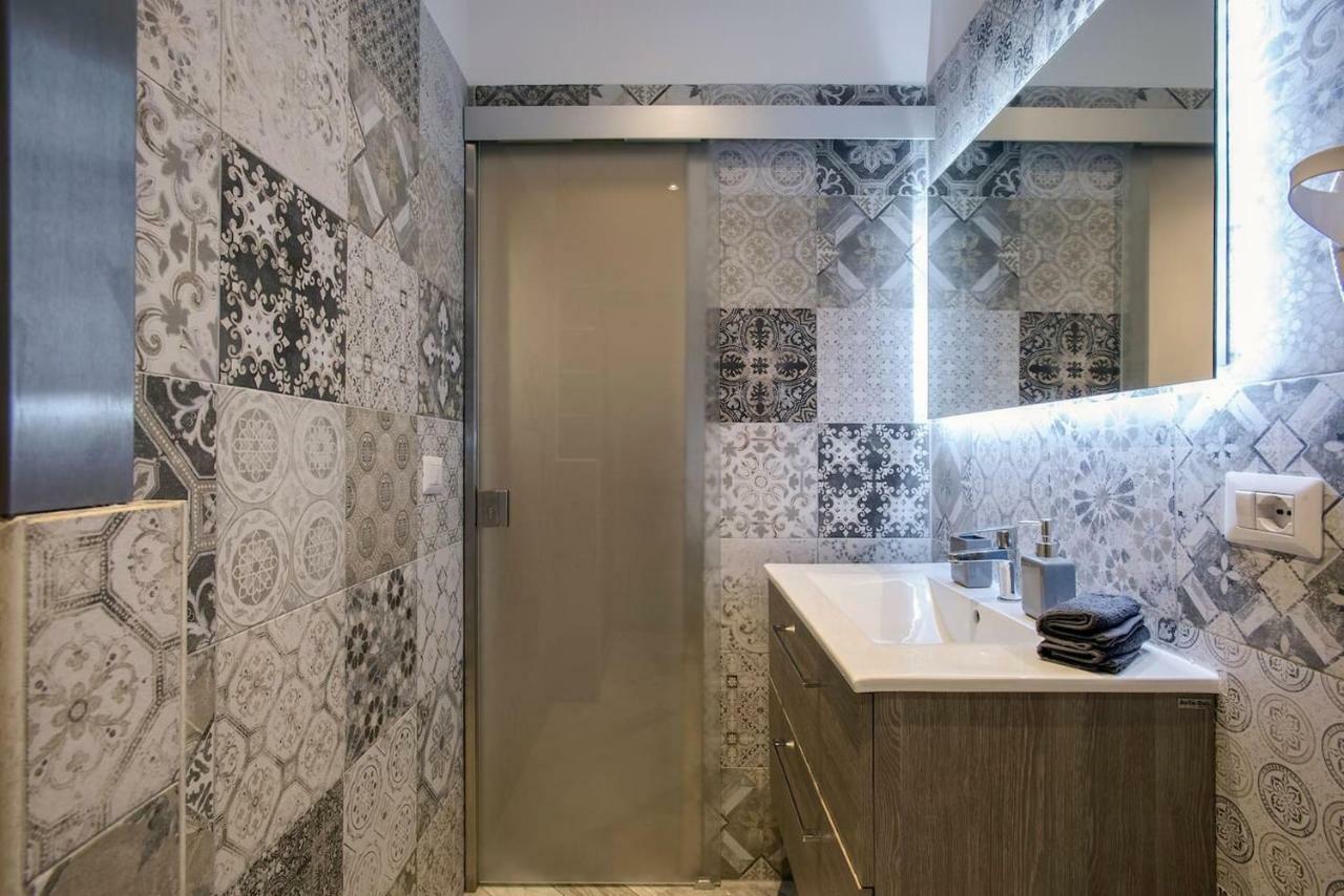 La Finestra Su Fontana Di Trevi - Charming View Apartman Róma Kültér fotó